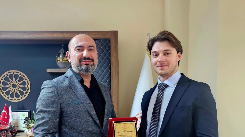 NİĞDE’DE İLK GÖZ UZMANI YETİŞTİ!