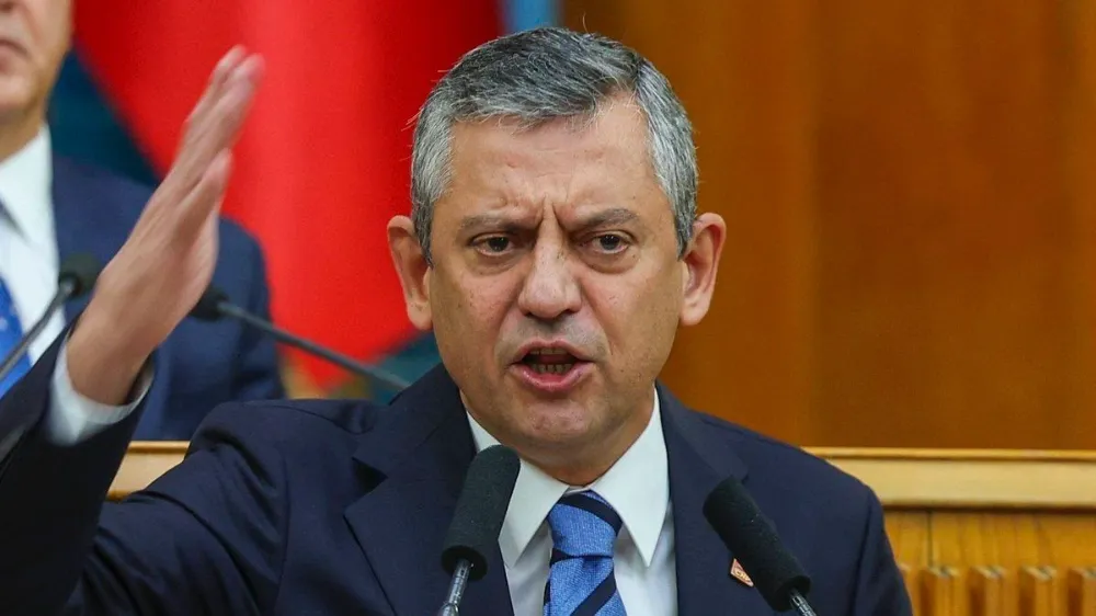 Özgür Özel’den Sert Mesaj: “CHP, Bizi %25’e Hapsetmek İsteyenlerden Arınacak”