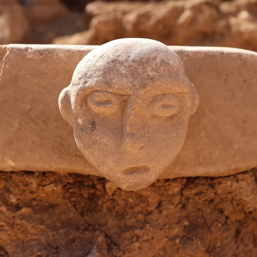 Şanlıurfa’da 10 Bin Yıllık İnsan Yüzü Kabartması Bulundu