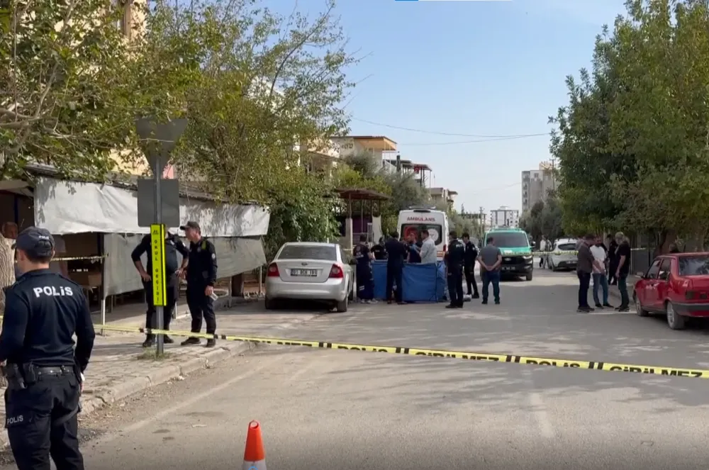 ADANA’DA SOKAK ORTASINDA POMPALI TÜFEKLE ÖLDÜRÜLDÜ