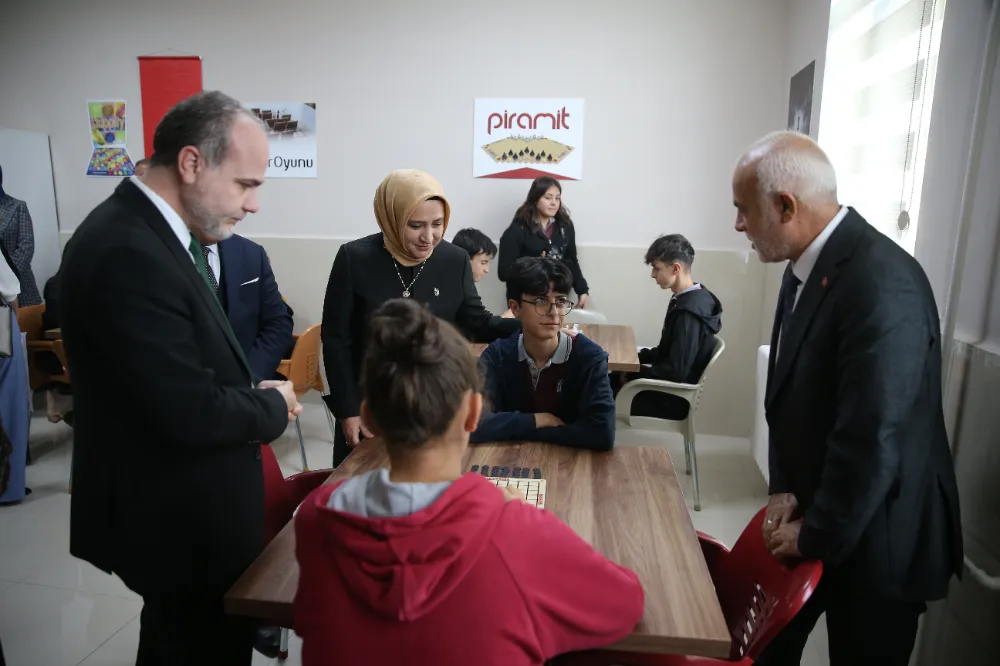 NİĞDE’DE ŞEHİTLERİN İSİMLERİ OKULDA YAŞATILIYOR