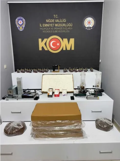 NİĞDE’DE KAÇAK TÜTÜN VE SİLAH OPERASYONU: 7 ŞÜPHELİ YAKALANDI