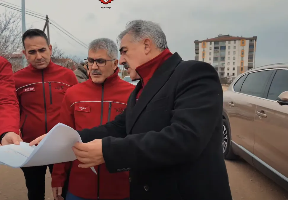 NİĞDE’DE KÖY YOLLARINDA 300 KİLOMETRELİK ASFALT HAMLESİ