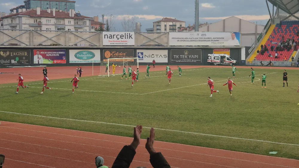 NİĞDE BELEDİYESPOR ERKEN ÖNE GEÇTİ (GOL ANI)