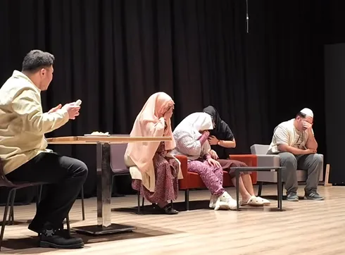 NİĞDE BELEDİYESİ ŞEHİR TİYATROSU “DEMLİ KOMEDİ” İLE SAHNEDE