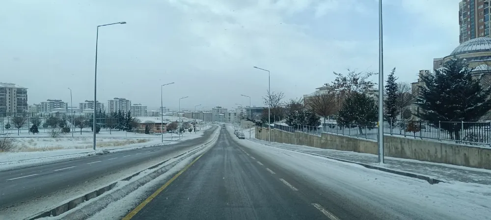 NİĞDE BEYAZA BÜRÜNDÜ SÜRÜCÜLERE UYARI