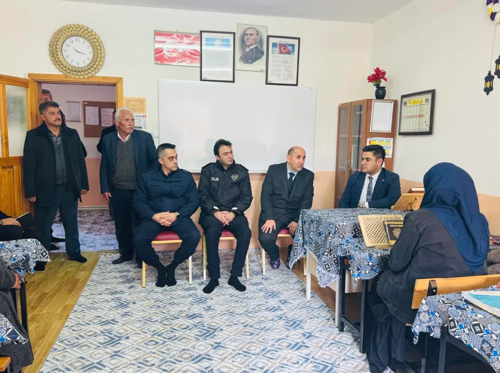 KAYMAKAM BAĞIŞ, ALTUNHİSAR’DAKİ KUR’AN KURSLARINI ZİYARET ETTİ