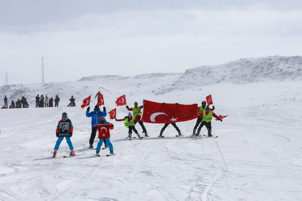 Niğde’de Kardan Adam Şenliği Coşkusu Bugünde Devam Ediyor