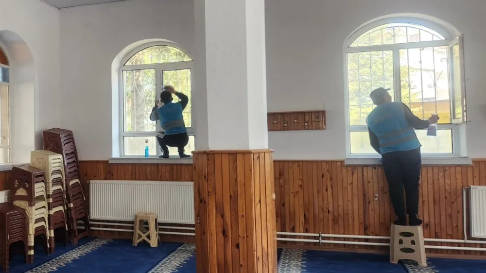  NİĞDE’DE ÖRNEK PROJE YÜKÜMLÜLER RAMAZAN BOYUNCA CAMİLERİ TEMİZLİYOR