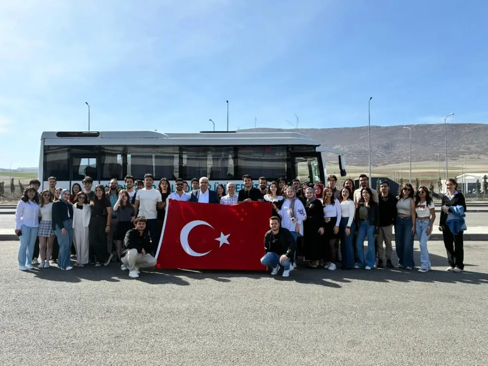 NÖHÜ ÖĞRENCİLERİNDEN ANITKABİR’E ANLAMLI ZİYARET