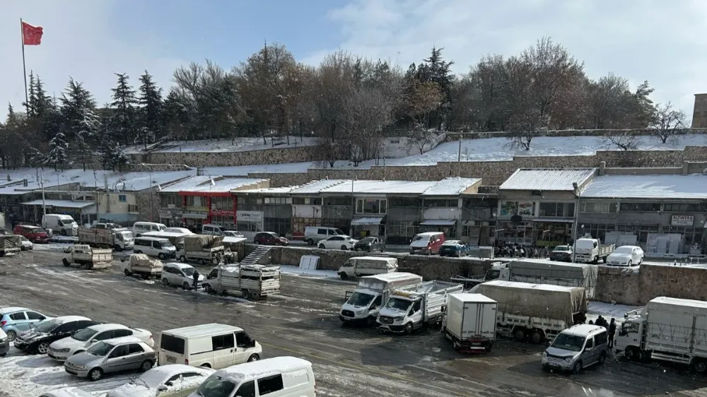 DONDURUCU SOĞUKLAR NİĞDE’DE PERŞEMBE PAZARI’NI VURDU