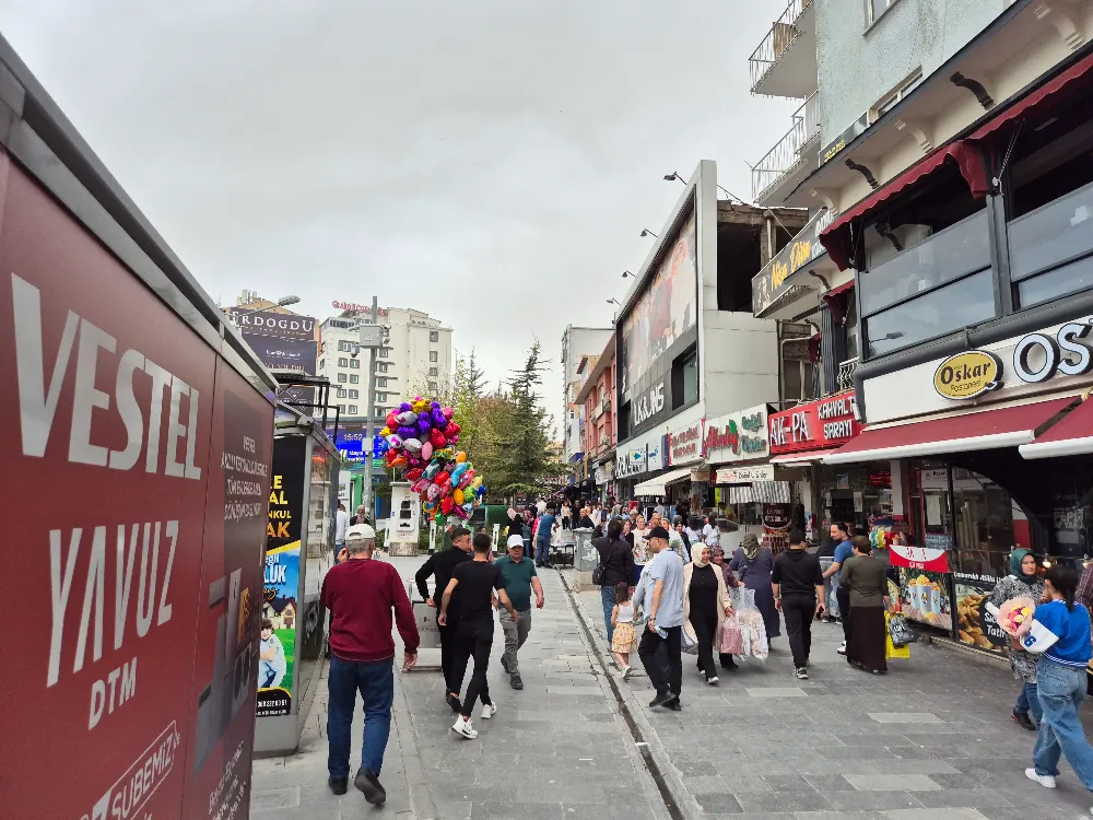 ANNELER GÜNÜ ÖNCESİ NİĞDE ESNAFININ YÜZÜ GÜLDÜ