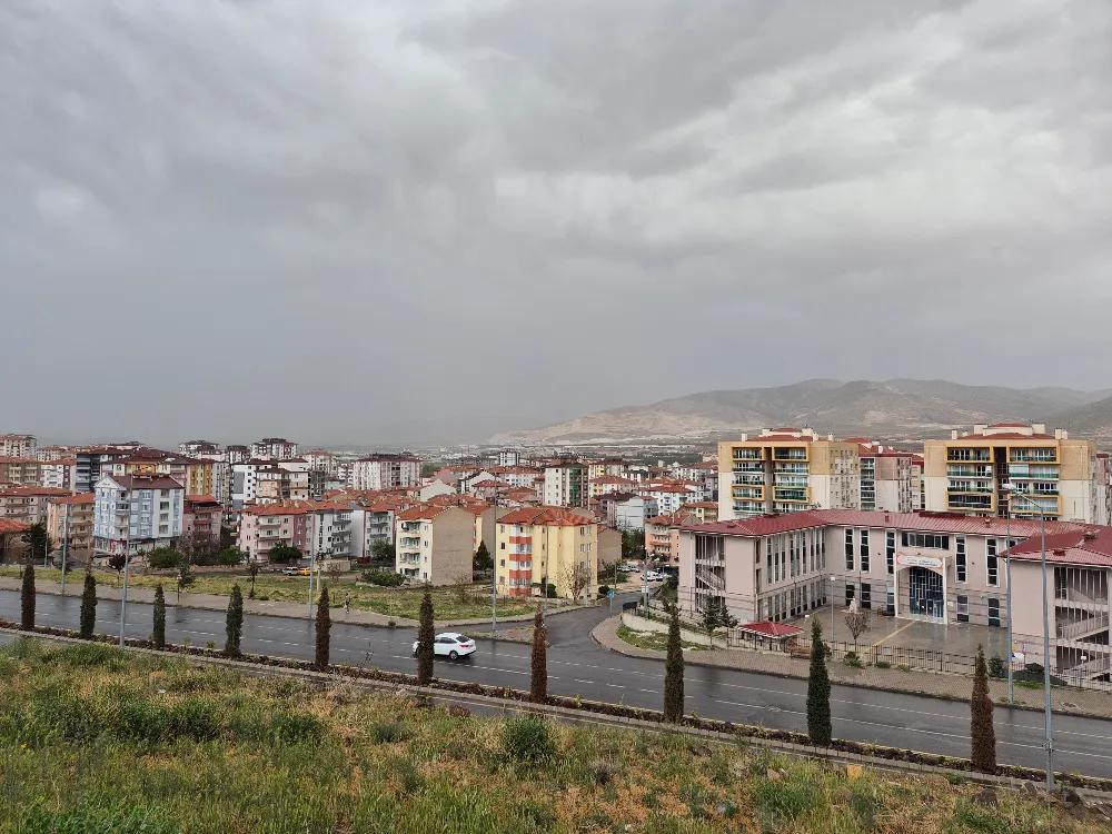 NİĞDE’DE AKŞAM SAATLERİNDE YAĞMUR ETKİLİ OLDU