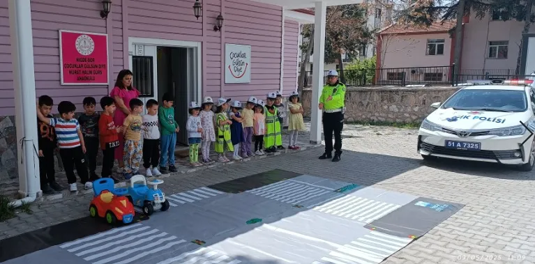 KARAYOLU TRAFİK HAFTASI’NDA ÖĞRENCİLERE TRAFİK EĞİTİMİ VERİLDİ