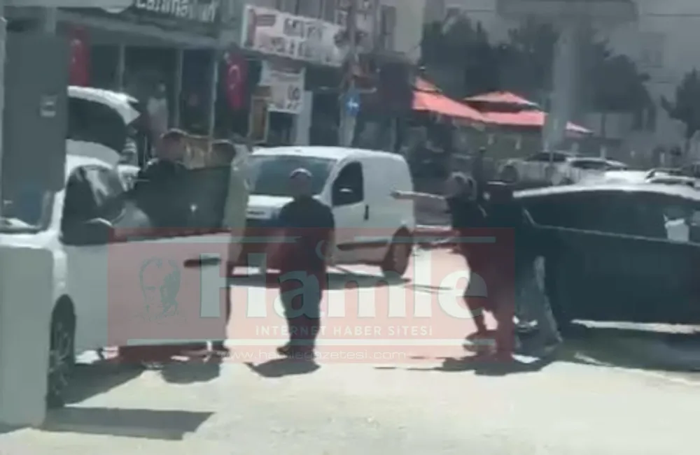 NİĞDE’DE HASTANE KAVŞAĞINDA KAZA SÜRÜCÜLER ARASINDA TARTIŞMA ÇIKTI (VİDEO HABER)