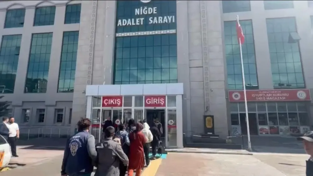 NİĞDE MERKEZLİ SİBER ÇETEYE ŞAFAK BASKINI (VİDEO HABER)