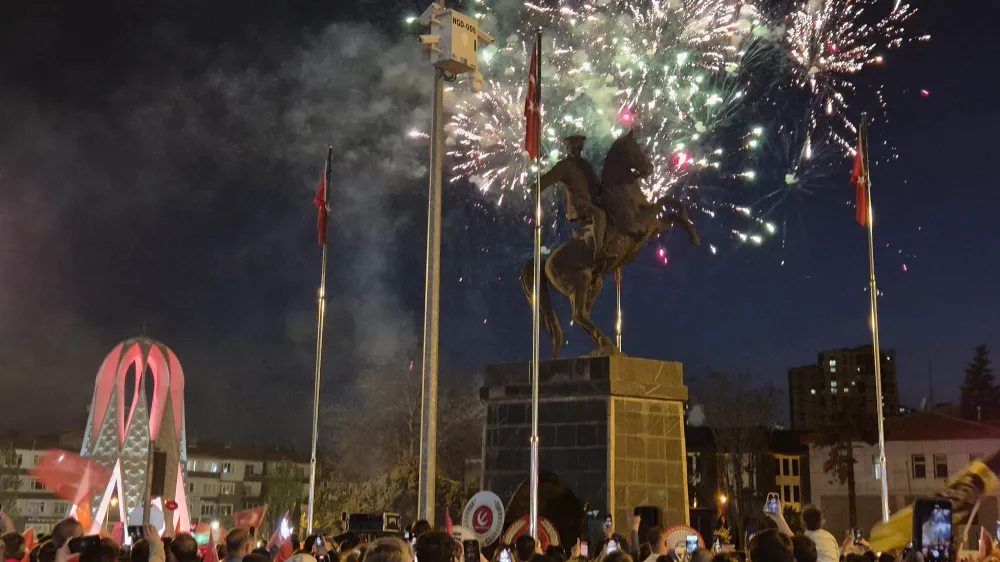 NİĞDE’DE 19 MAYIS COŞKUSU FENER ALAYIYLA TAÇLANDI
