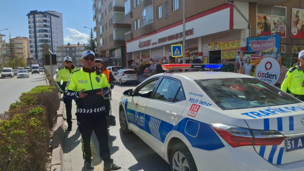 NİĞDE’DE OTOMOBİLİN ÇARPTIĞI KÜÇÜK ÇOCUK YARALANDI