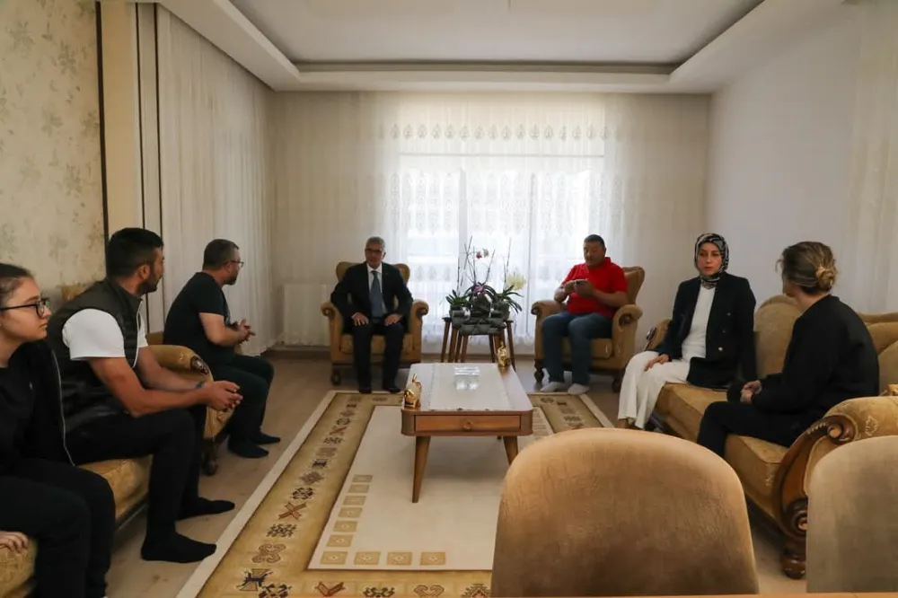 VALİ CAHİT ÇELİK’TEN GÖKKAYA AİLESİNE TAZİYE ZİYARETİ