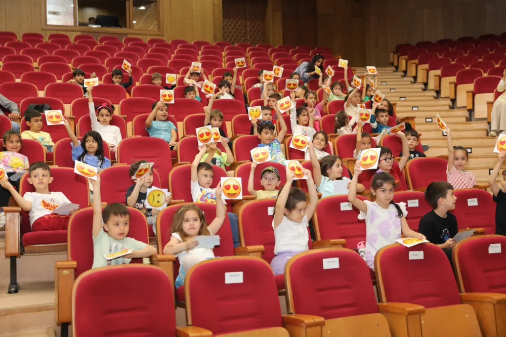 ANAOKULU ÖĞRENCİLERİ DOKTORA TEZLERİNİ OYLADI