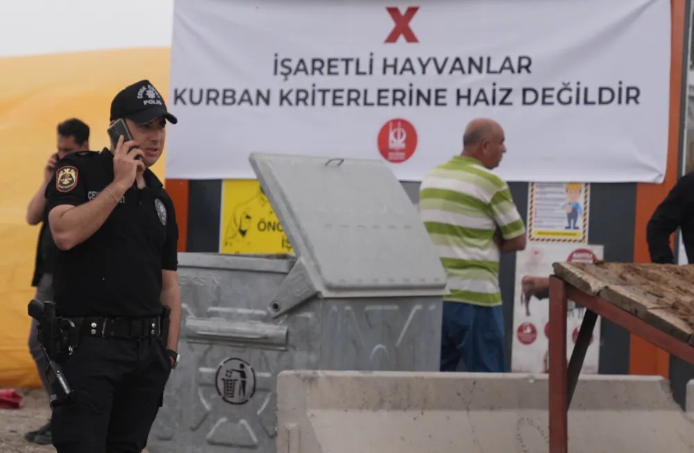 KURBANLIK PAZARINDA OLAYLI ANLAR: GÜVENLİK GÜÇLERİNE SALDIRAN 12 KİŞİ GÖZALTINDA