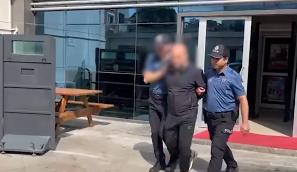 ÇOCUKLARININ GÖZÜ ÖNÜNDE DARBEDİLEN BABAYA SALDIRAN 2 ŞÜPHELİ YAKALANDI