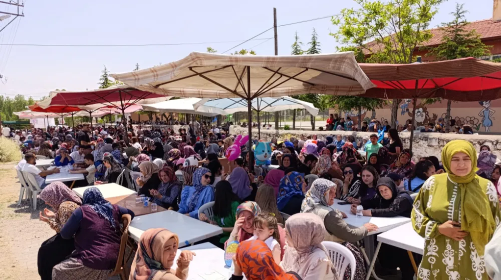 GELENEKSEL OLARAK OCAKLARDA PİŞİRİLEN 7 TON ET VE  BULGUR PİLAVI İKRAM EDİLDİ 