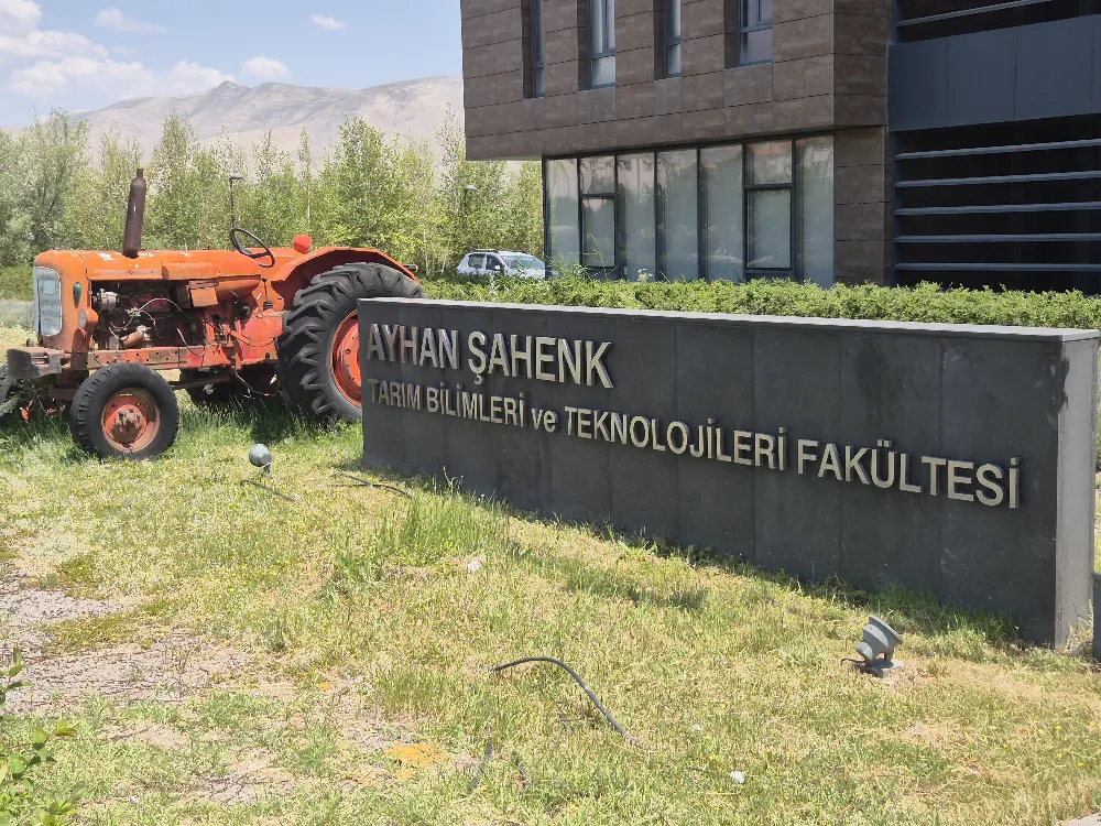 AYHAN ŞAHENK TARIM FAKÜLTESİ’NDE MEZUNİYET COŞKUSU
