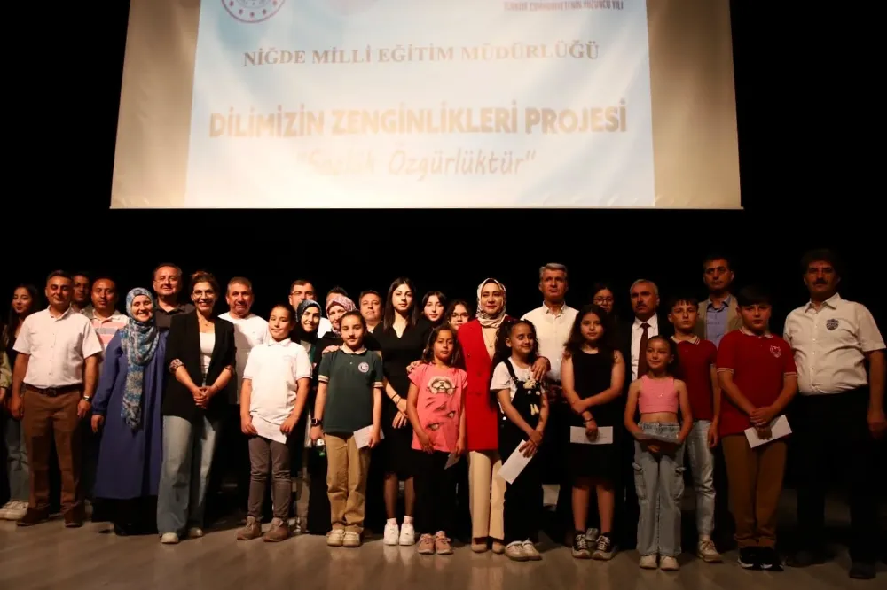 NİĞDE’DE ÖĞRENCİLER DİLİN İNCELİKLERİYLE YARIŞTI