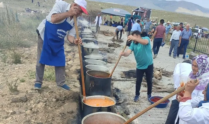 YILDIZTEPE’DE BEREKET DOLU GELENEKSEL BULUŞMA