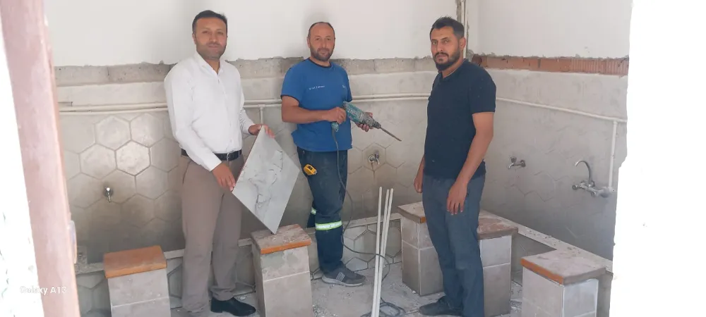 ŞEHİTLER MAHALLESİ’NDE CAMİ BAKIMLARI HAYIRSEVERLERİN DESTEĞİYLE SÜRÜYOR