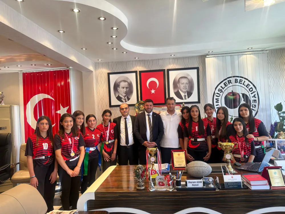 NİĞDE GÜMÜŞLER ŞEHİT NAIL AKDOĞAN ORTAOKULU YILDIZ KIZ RAGBİ TAKIMI TÜRKİYE ÜÇÜNCÜSÜ OLDU