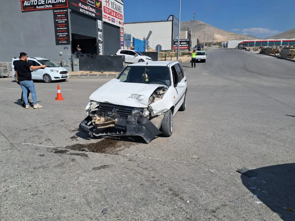 ATA SANAYİ’DE TRAFİK KAZASI: 1 KİŞİ YARALANDI