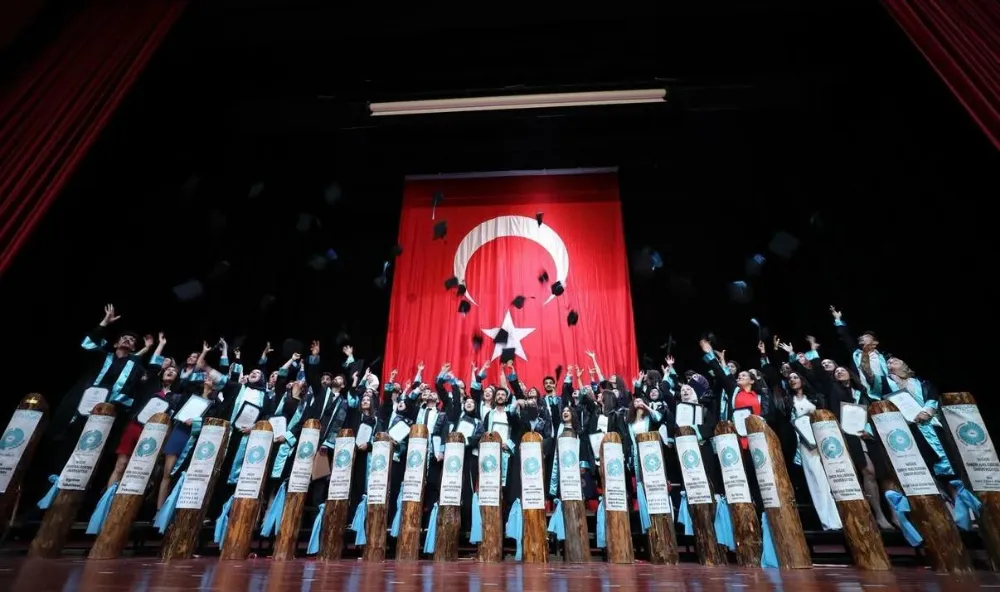 NÖHÜ’DE MEZUNİYET COŞKUSU