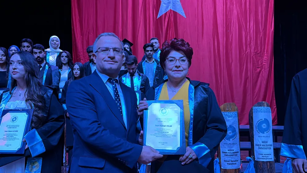 GELENEKSEL GAZETECİLİKTEN DİJİTAL MEDYAYA AKADEMİK YOLCULUK
