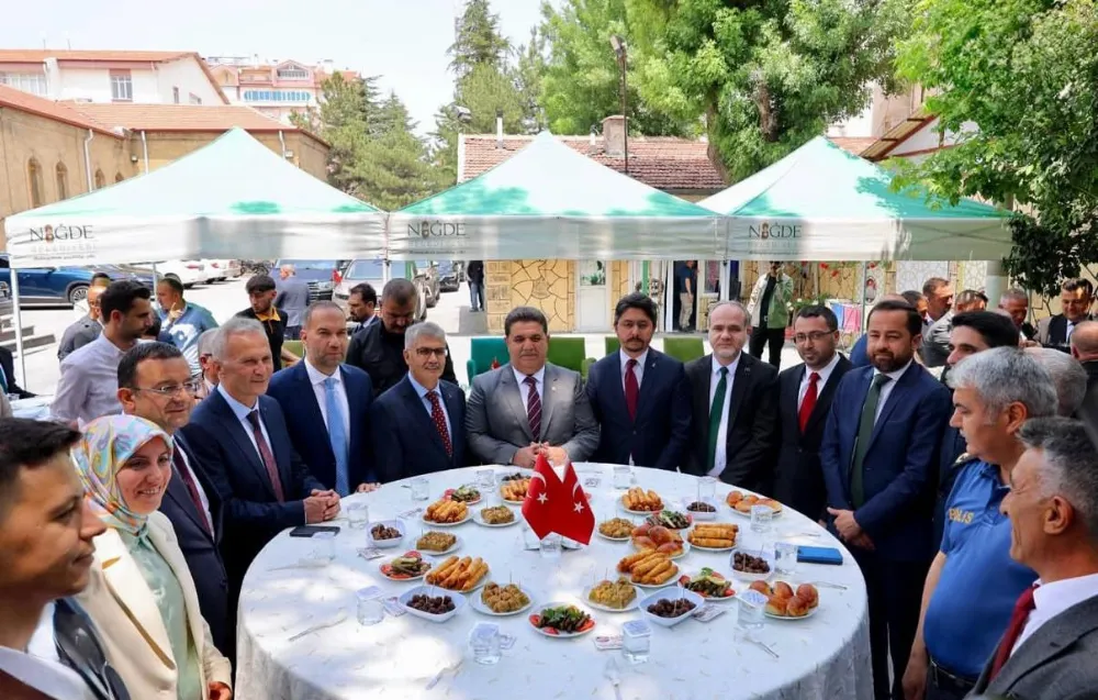 NİĞDE PROTOKOLÜ BAYRAMLAŞMA PROGRAMINDA BULUŞTU 
