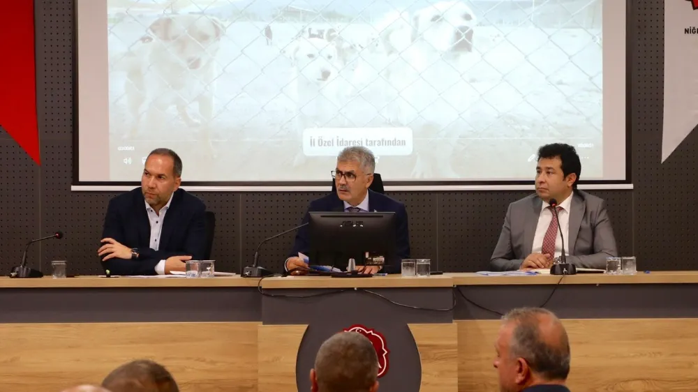 NİĞDE’DE SAHİPSİZ HAYVANLARLA MÜCADELEDE İKİ ÖNEMLİ TOPLANTI