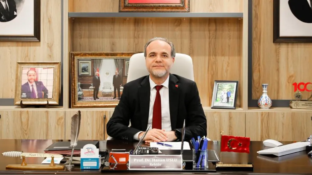 REKTÖR USLU’DAN 33. YIL VURGUSU “KÜRESEL BAŞARI, BİRLİK VE VİZYONLA GELDİ”