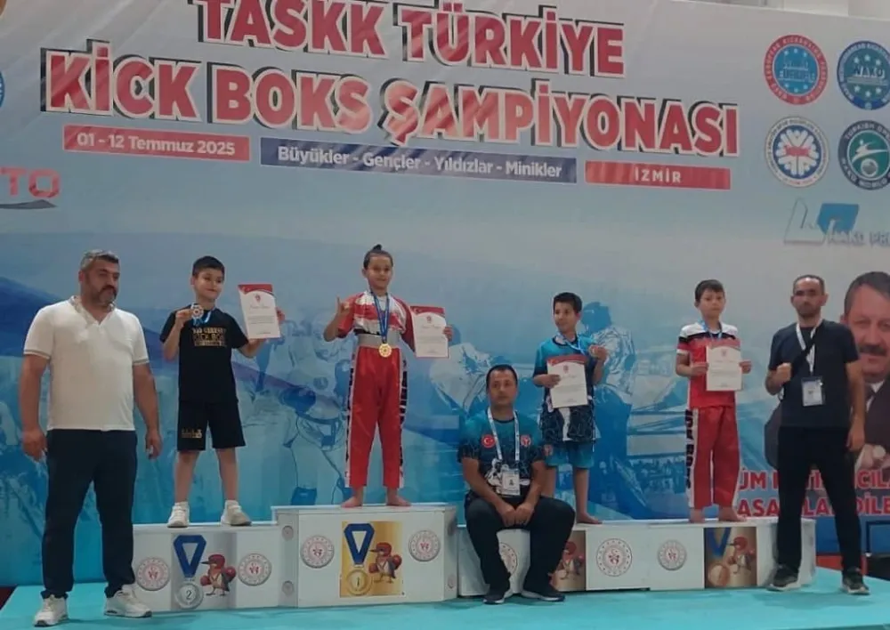 NİĞDELİ MİNİKLERDEN KİCK BOKS ŞAMPİYONASI’NDA GURUR VEREN BAŞARI