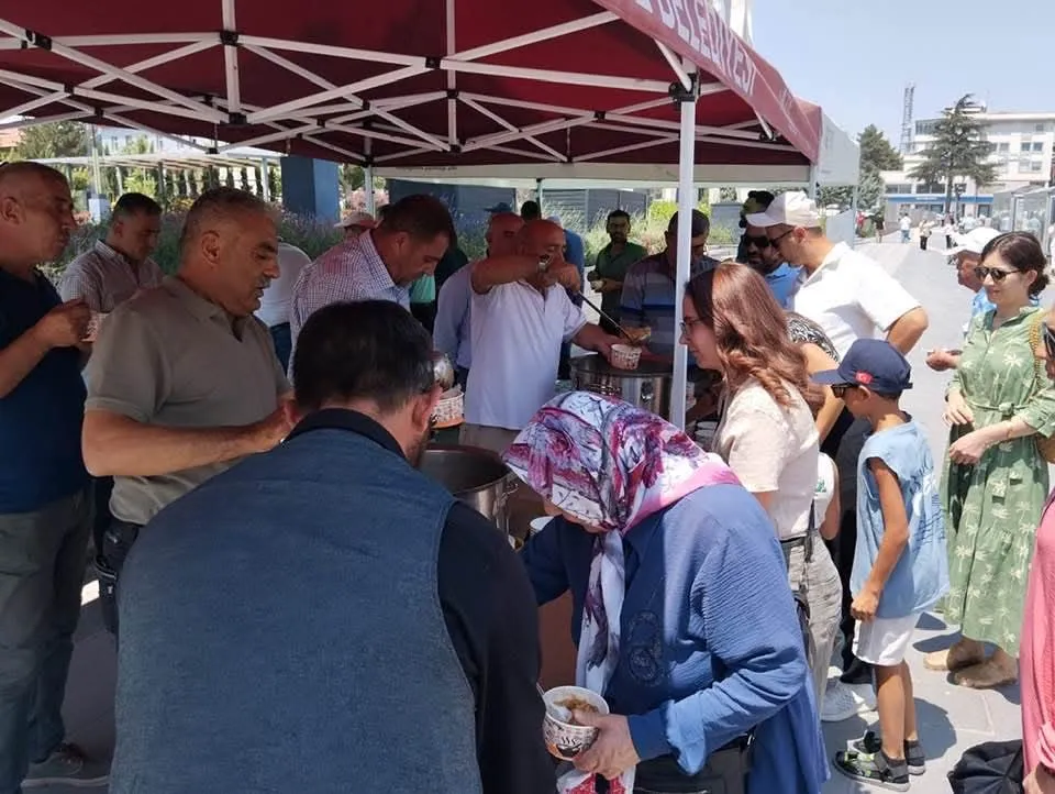 NİĞDE’DE ŞOFÖR ESNAFINDAN AŞURE İKRAMI
