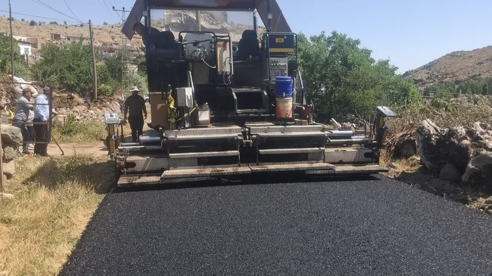 NİĞDE’DE KÖY YOLLARINA ASFALT KONFORU
