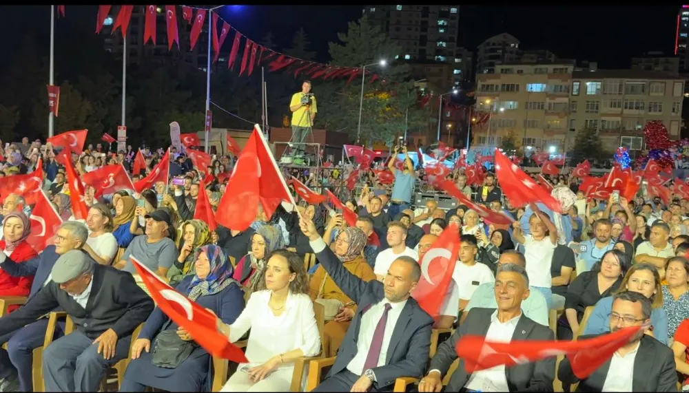 NİĞDE’DE 15 TEMMUZ DEMOKRASİ VE MİLLÎ BİRLİK GÜNÜ FENER ALAYI VE KONSERLE TAÇLANDI