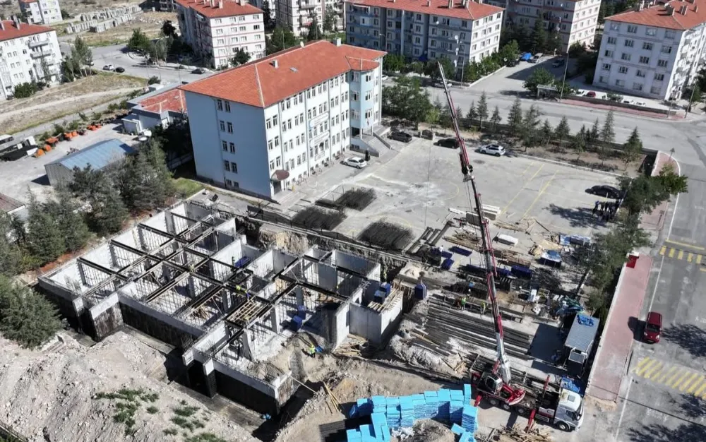  75. YIL İLKOKULU VE FEN LİSESİ SALONU YENİDEN İNŞA EDİLİYOR
