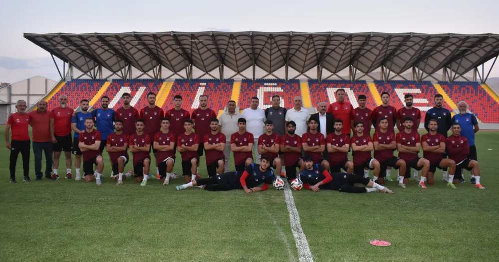 NİĞDE BELEDİYESPOR YENİ STADINDA İLK ANTRENMANI GERÇEKLEŞTİRDİ