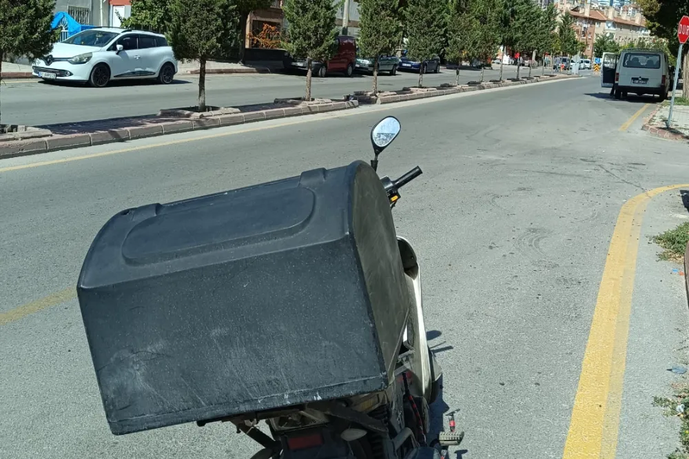 NİĞDE’DE MOTORLU KURYELER KURALSIZLIKLARIYLA TEPKİ ÇEKİYOR