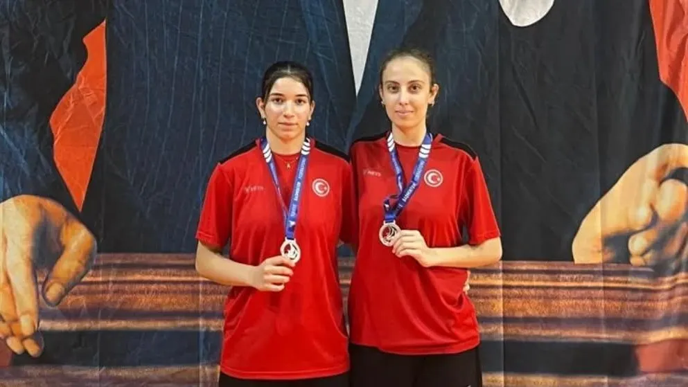 NİĞDELİ BADMİNTONCULAR ULUSLARARASI TURNUVADA ÜÇÜNCÜ OLDU