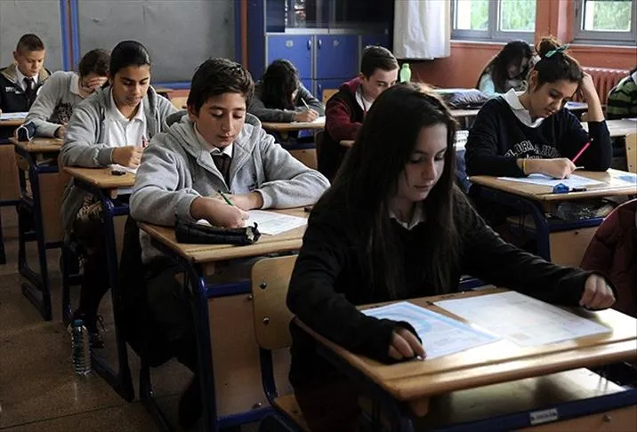 Lisede Zorunlu Eğitim 2 Yıla Düşebilir