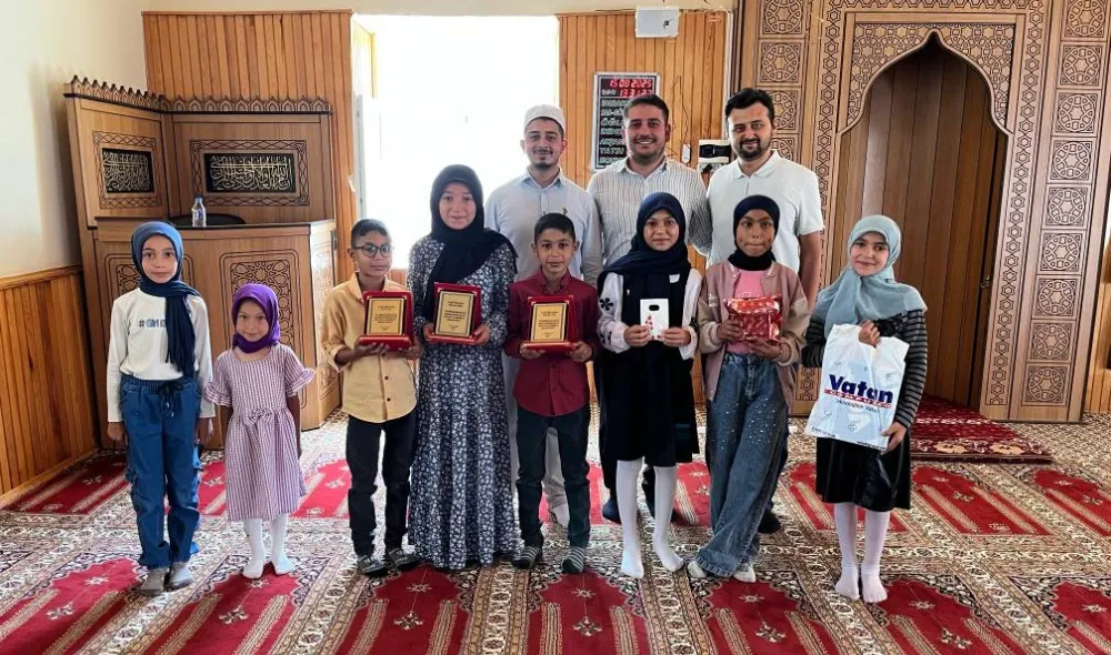 ALTUNHİSAR’DA “CAMİYE GEL, PUANLARI TOPLA” YARIŞMASIYLA GENÇLER CAMİDE BULUŞTU