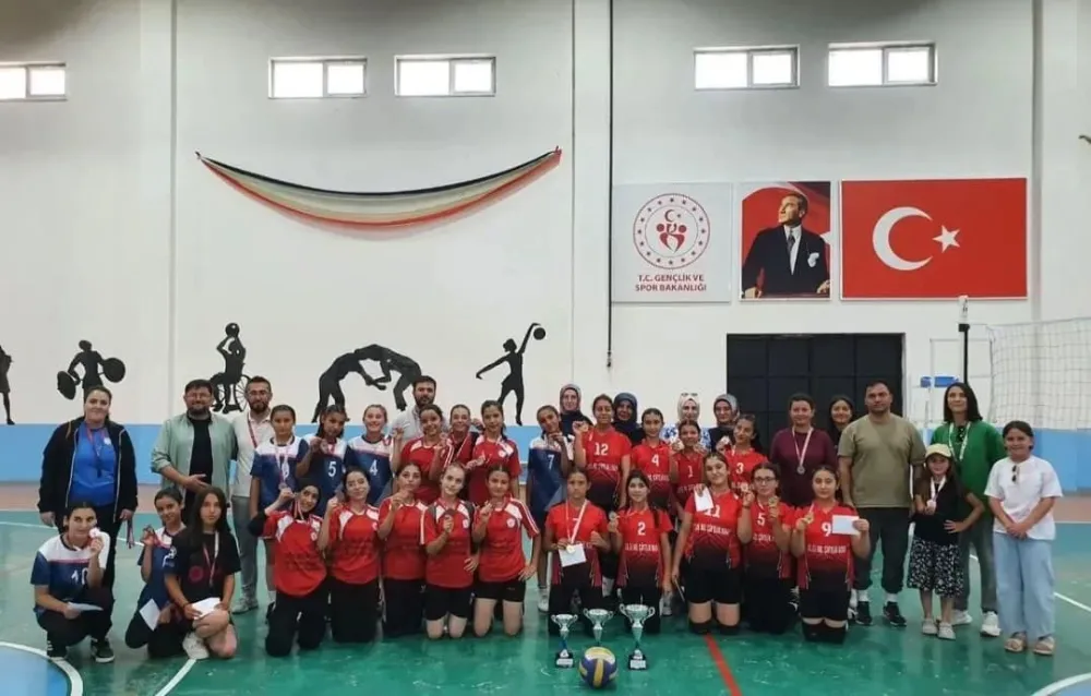 ÇİFTLİK’TE SPOR VE DOSTLUK TURNUVASI TAMAMLANDI