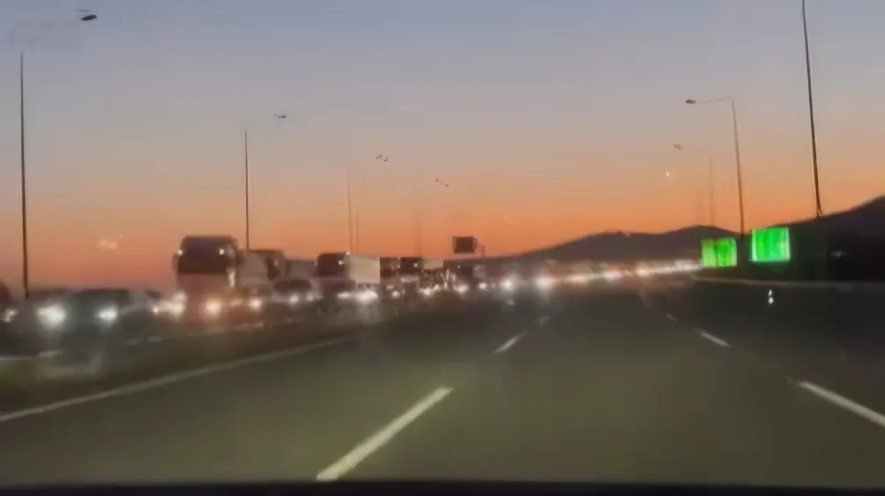 NİĞDE–ADANA OTOBANINDA YOL ÇALIŞMASI TRAFİK YOĞUNLUĞU OLUŞTURDU (VİDEO HABER)